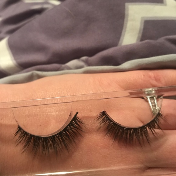 Lashes - Picture 8 of 8